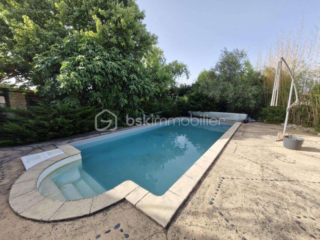 Maison familiale, 5/6 chambres, lumineuse, au calme – Avec piscine, jardin, terrasses, atelier, parkings - photo 3