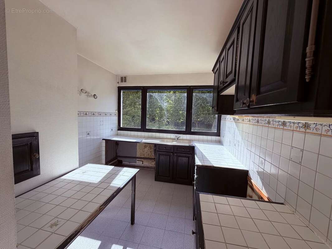 Bougival – Appartement familial 3 chambres avec terrasse et parking – Résidence arborée avec piscine - photo 10