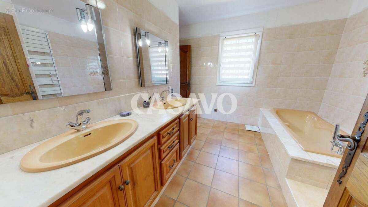 Maison à POURRIERES