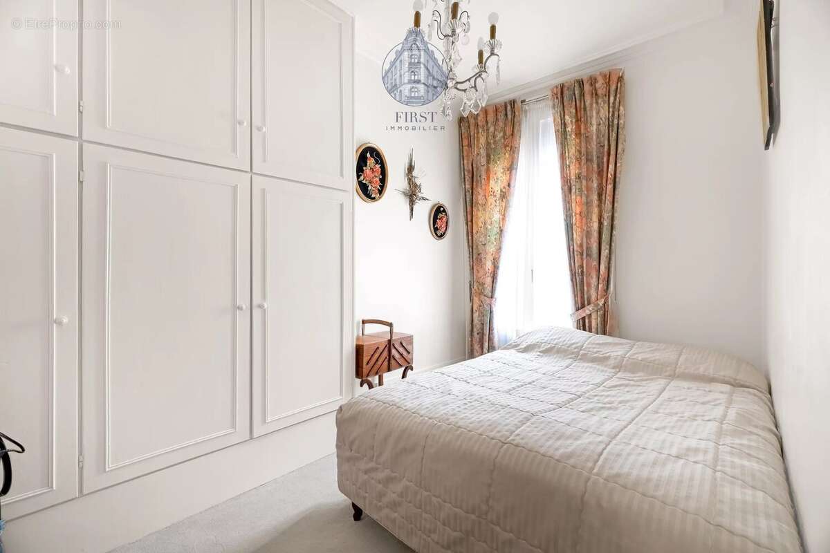 Appartement à PARIS-16E