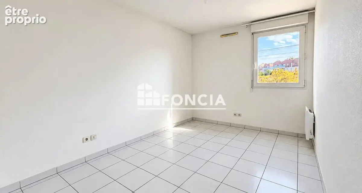 Appartement proche du centre-ville, environ 85 m², résidence avec piscine sécurisée - photo 9