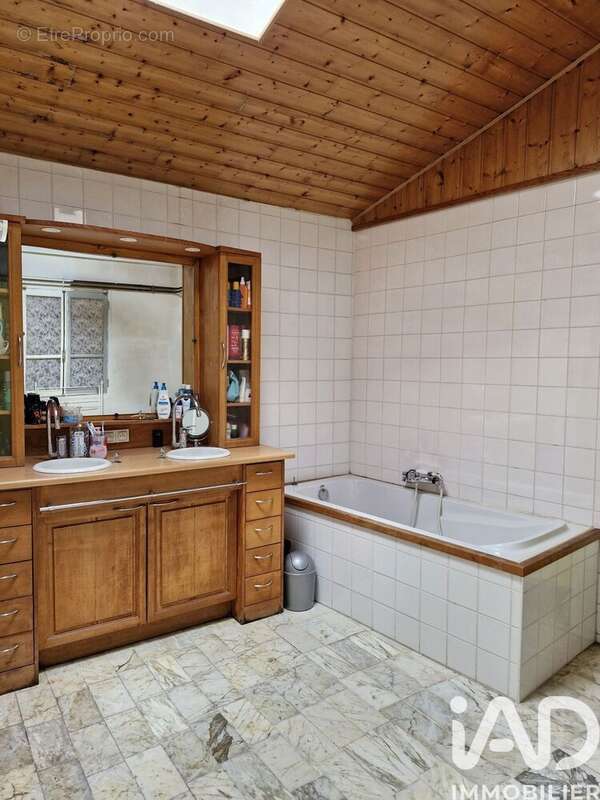 Maison 192 m² à Lizant  - photo 5