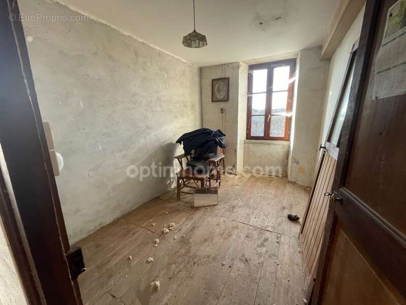 Maison à CHATEAUPONSAC