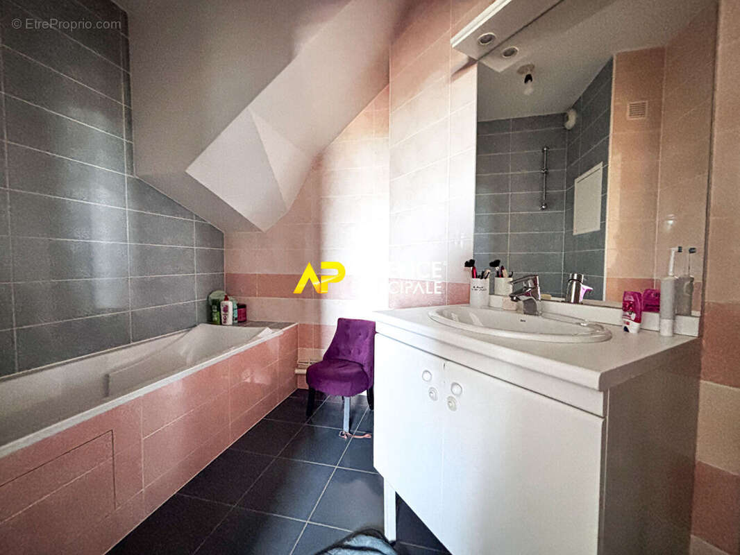 Appartement à SARTROUVILLE