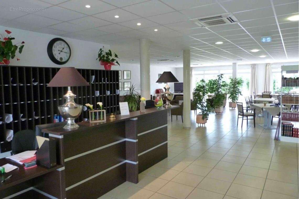 INVESTISSEMENT LOCATIF  Yzeure  Résidence Seniors Obeo Les Jardins du Danube  7,2 % de rentabilité - photo 7