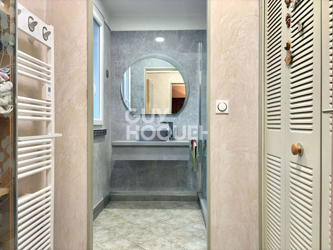 Maison à SAINT-PIERRE-DU-PERRAY