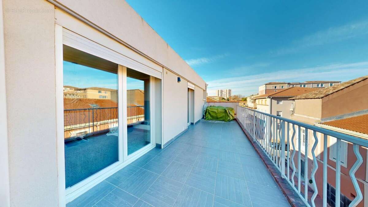 Appartement à PORT-DE-BOUC