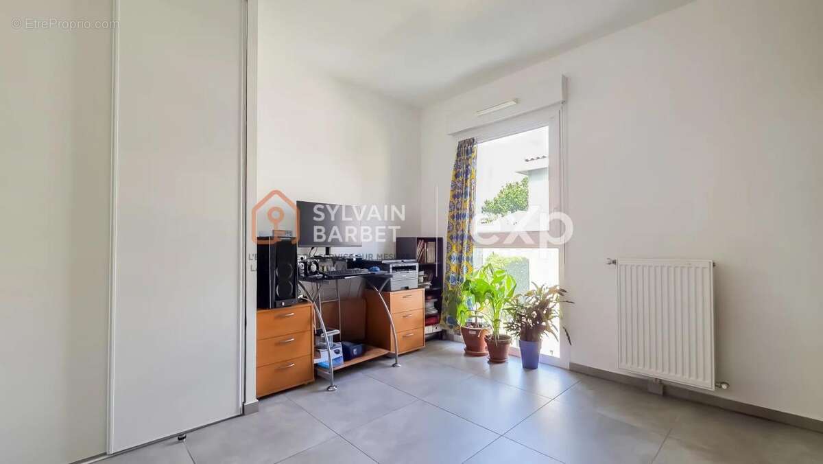 Appartement à SOLLIES-PONT