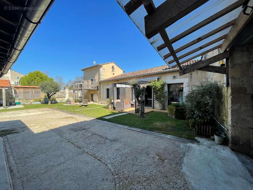 Maison 175 m² à Vibrac  - photo 9