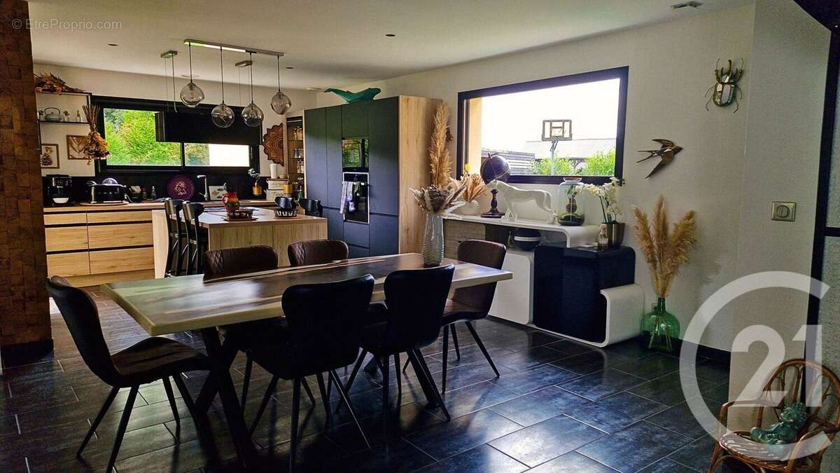 Maison 225 m² à Harcourt  - photo 4