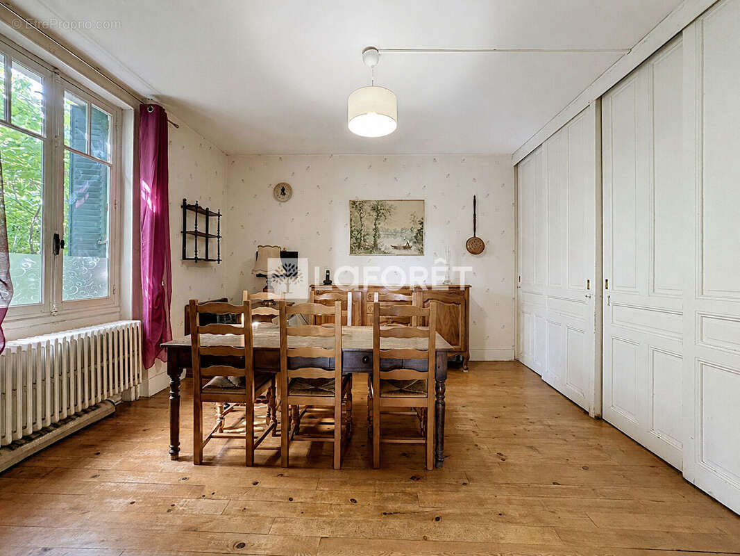 Maison à SAINT-DENIS-LES-BOURG