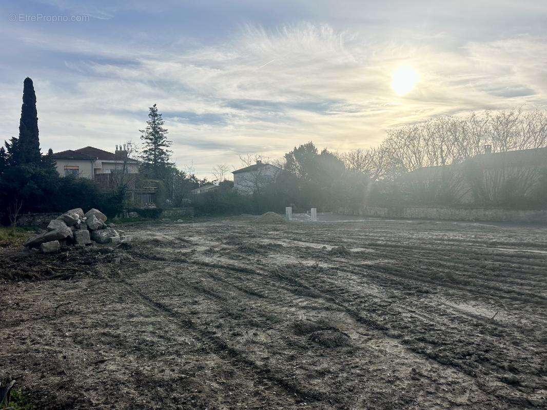 Terrain à MALLEMORT