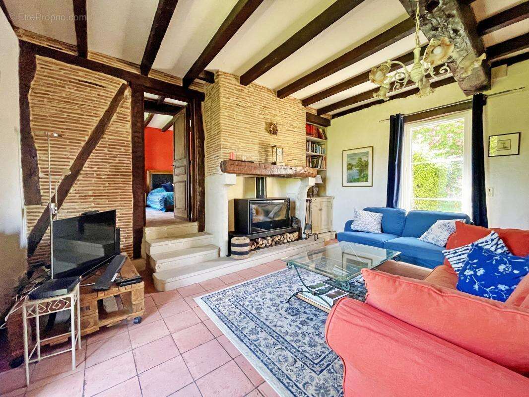 Maison à COURS-DE-PILE