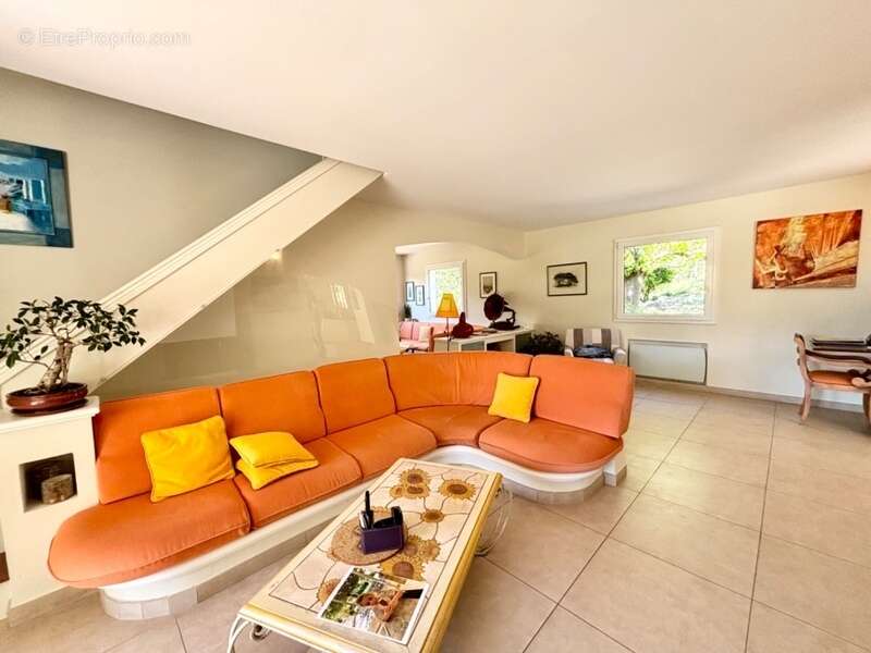 Dpt Var (83), à vendre FREJUS Tour de mare, maison P6 de 156 m² - Terrain de 1790 m² - photo 7