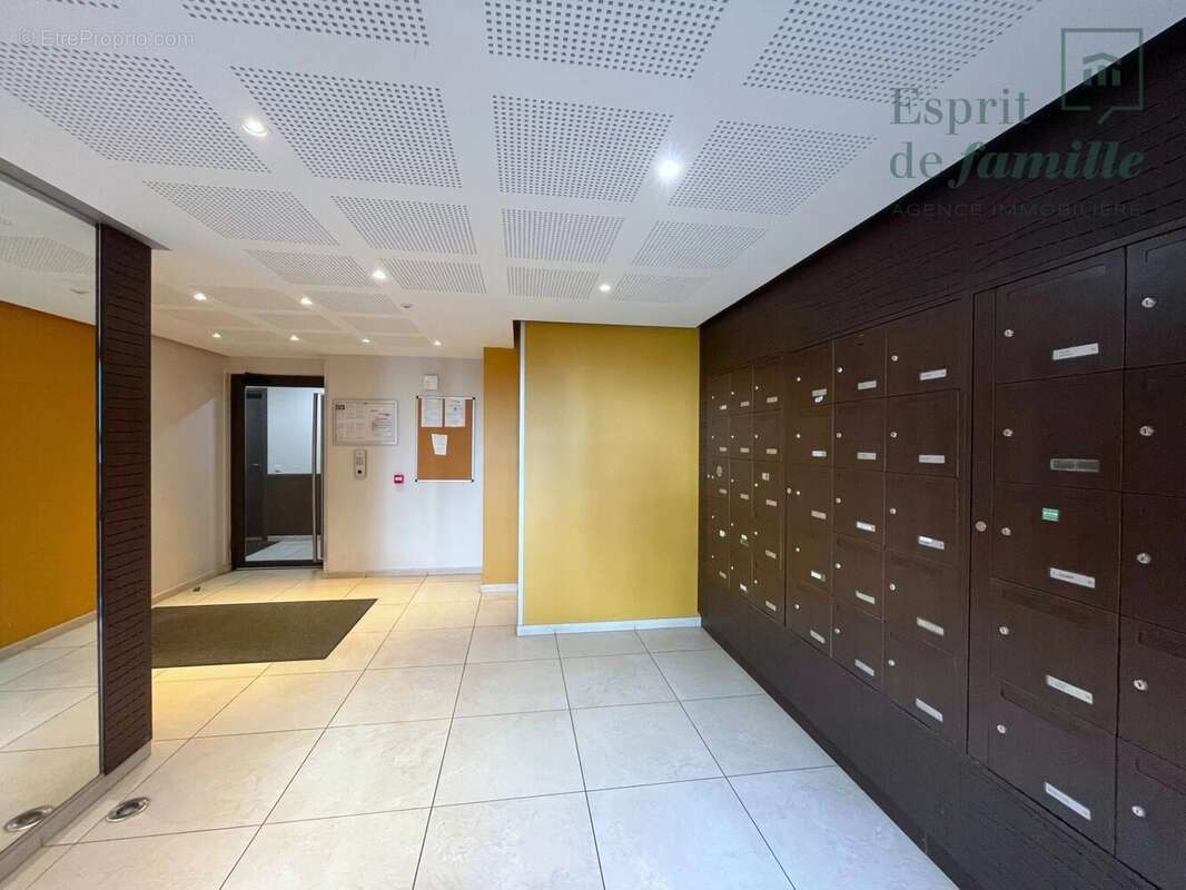 Croix-Rousse – Secteur Hénon,  T3, meublé, avec balcon, garage – Calme absolu - photo 14