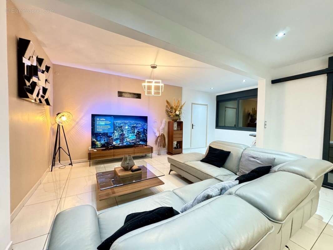 A vendre - propriete d'exception avec vue mer et potentiel locatif remarquable - sainte anne - photo 5
