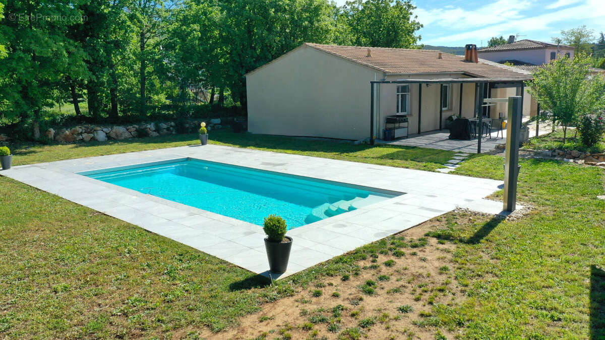 Maison à SAINT-CEZAIRE-SUR-SIAGNE