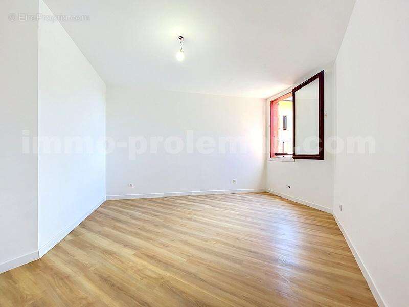 Appartement_T3_Gaillard_frontière_Suisse_direction_GENEVE_CALME_investissement_vente_TERRASSE_séjour_salon_CUISNE_OUVERTE_CHAMBRES_ - Appartement à GAILLARD