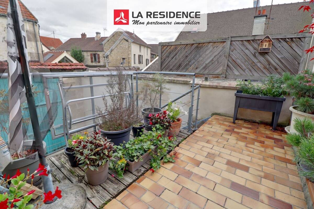 Appartement à NEUVILLE-SUR-OISE