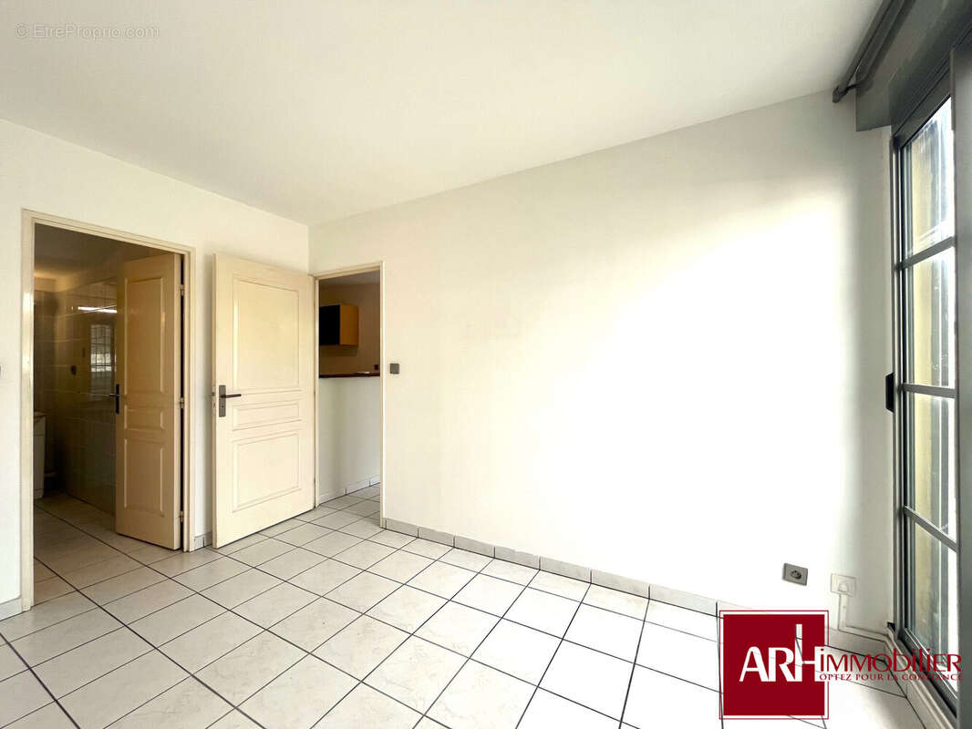 chambre  - Appartement à SAINT-DENIS