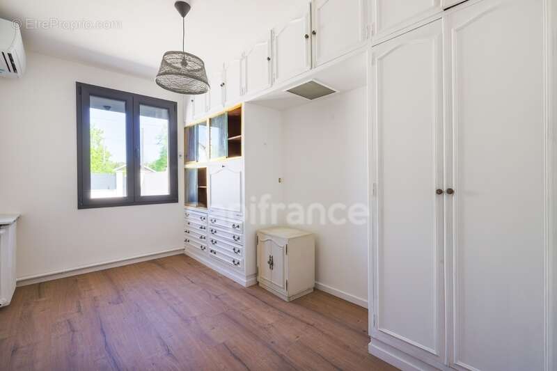 À vendre à Sainte-Geneviève-des-Bois, maison climatisée :    de 123 m², 5 chambres, véranda, garage, sans travaux et parfaitemen - photo 21