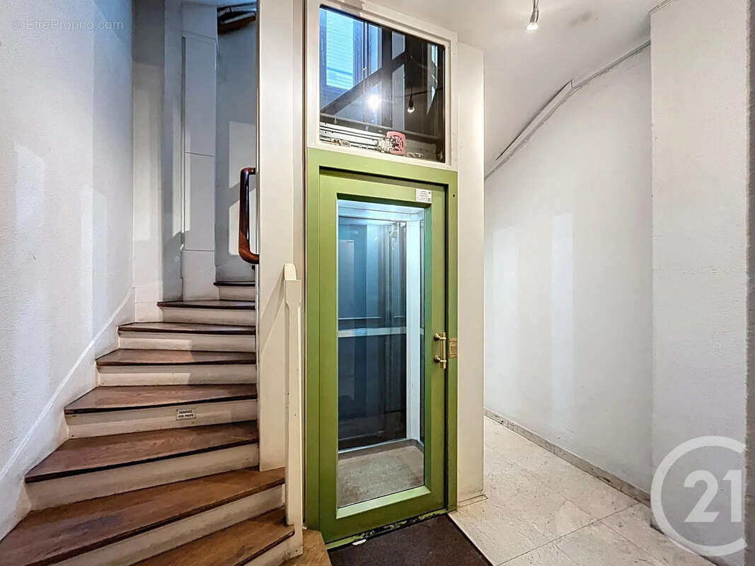 Appartement à PARIS-14E