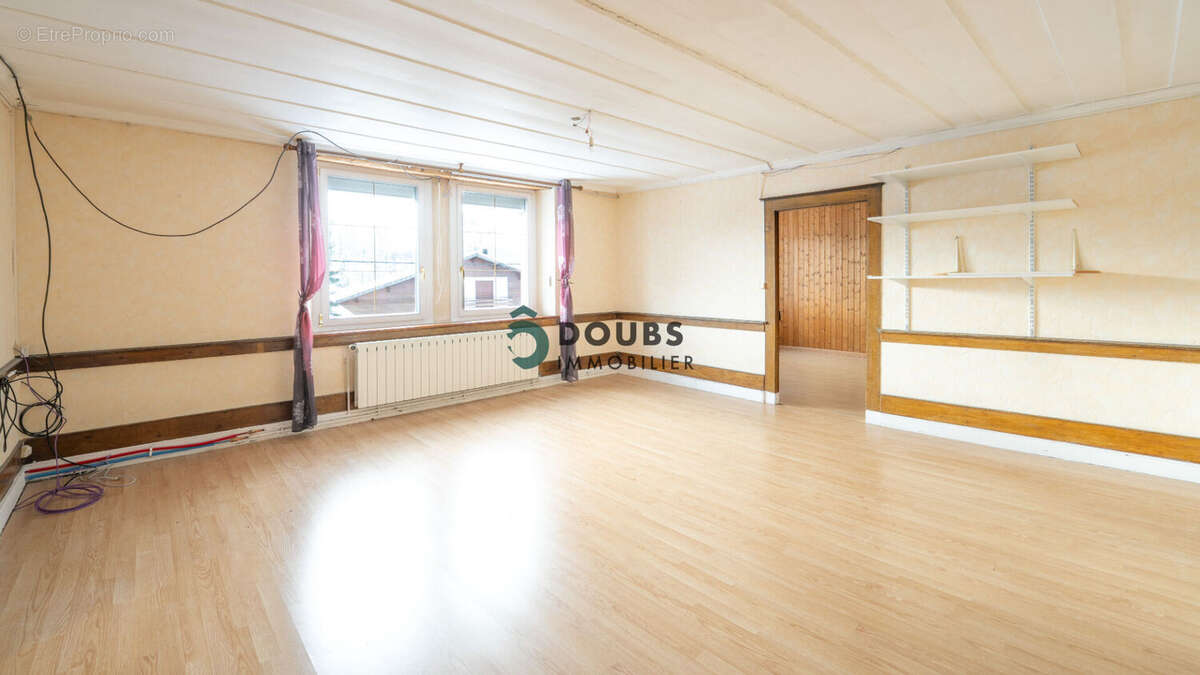 Maison à SAINT-JULIEN-LES-RUSSEY