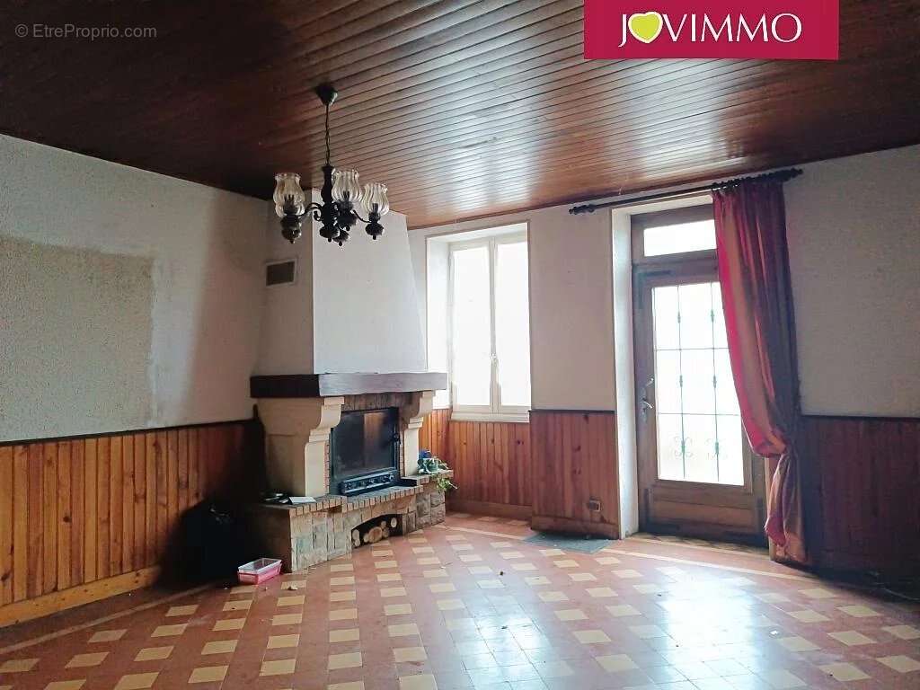 Maison à AINAY-LE-CHATEAU