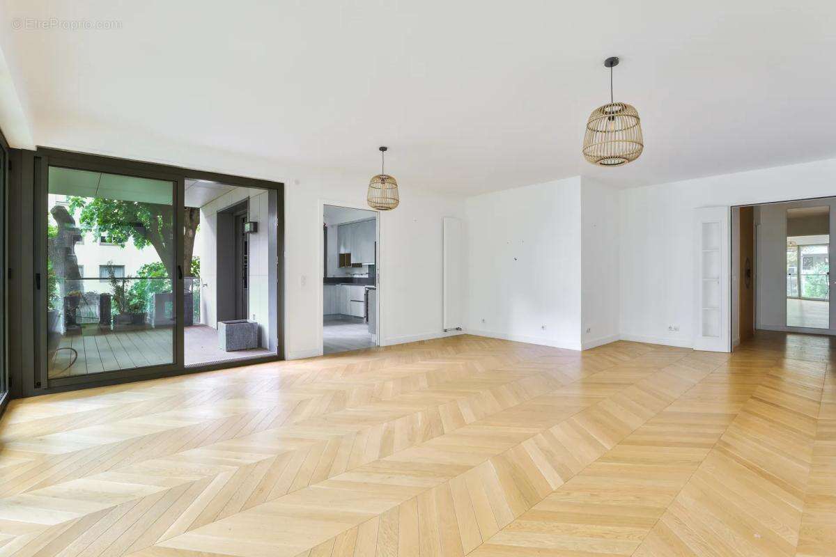 Appartement à PARIS-15E