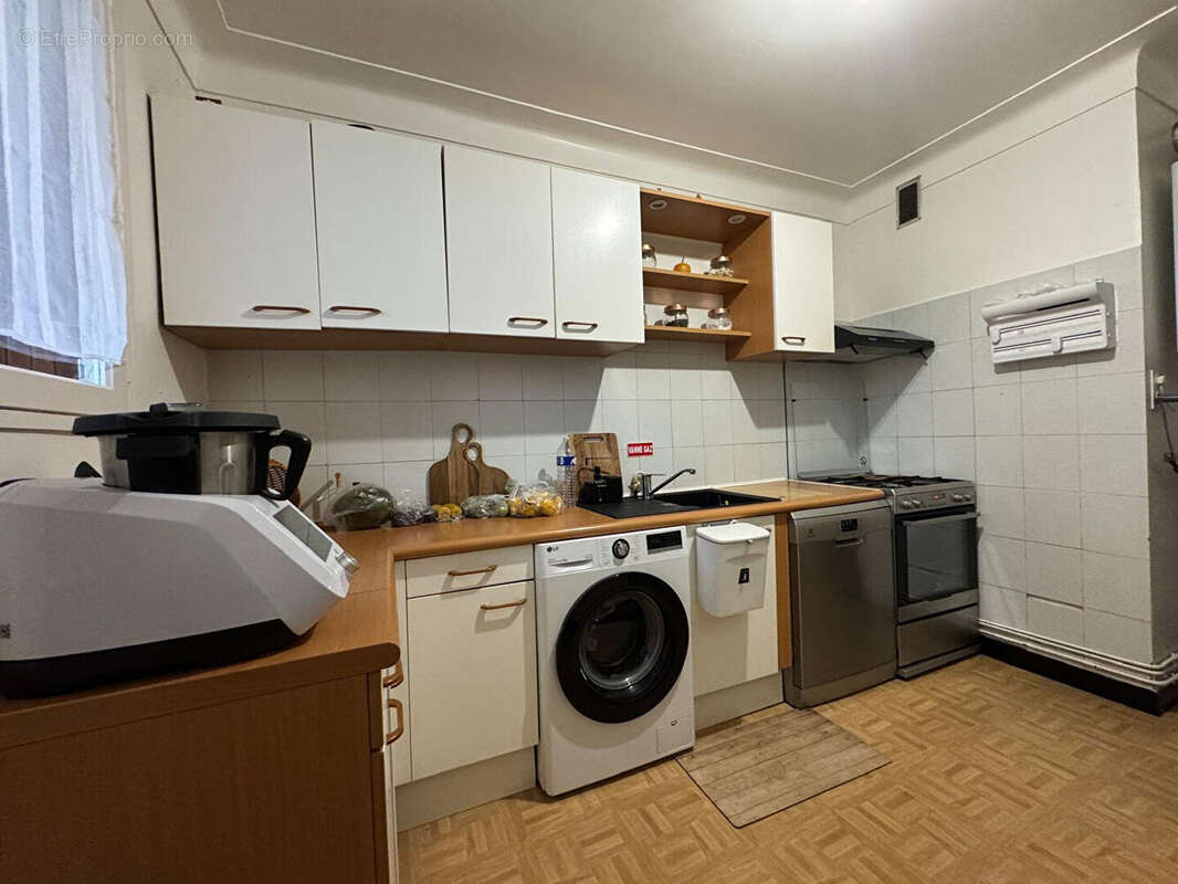 Appartement à BAGNOLS-SUR-CEZE
