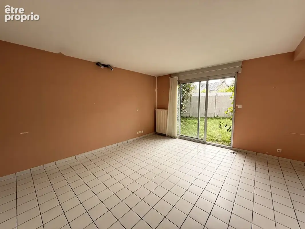 SANTEC, proche commerces, maison de 1989 à réaménager. - photo 3