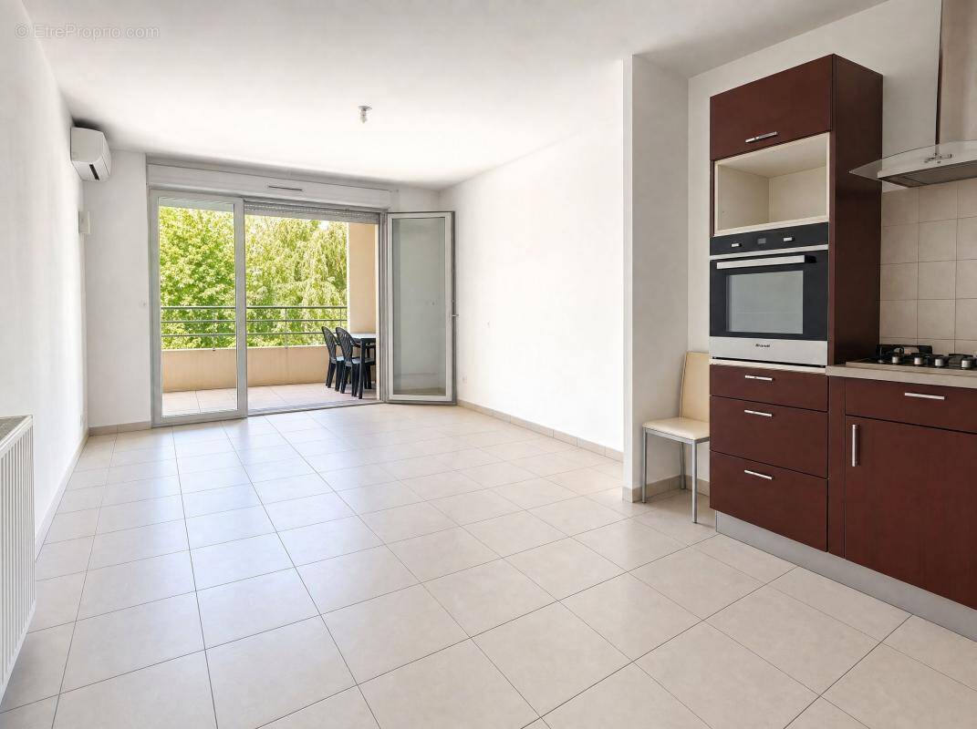 Appartement à SAINT-LAURENT-DU-VAR