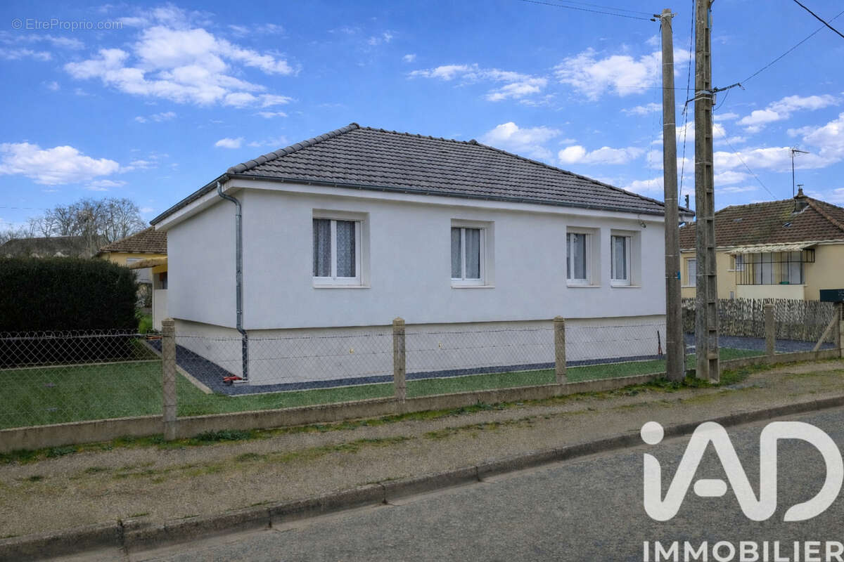 Photo 3 - Maison à YZEURE