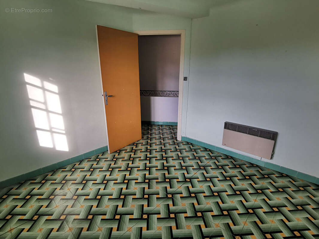 Maison à vendre à Saint Hippolyte avec dépendances, appartement T2 et grands garages, Fort potentiel  8 pièce(s) 276 m2 utiles - photo 11