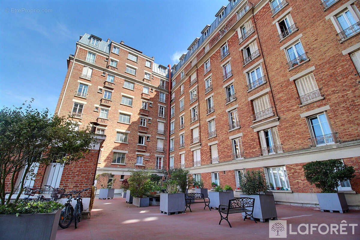 Appartement à LA GARENNE-COLOMBES