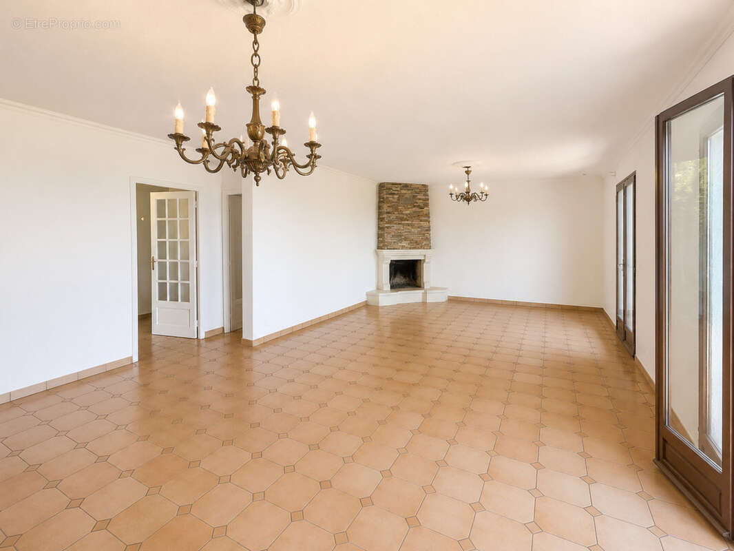 Propriété à rénover 8 pièces vue mer panoramique, 3 appartements et fort potentiel.  (20) - photo 4