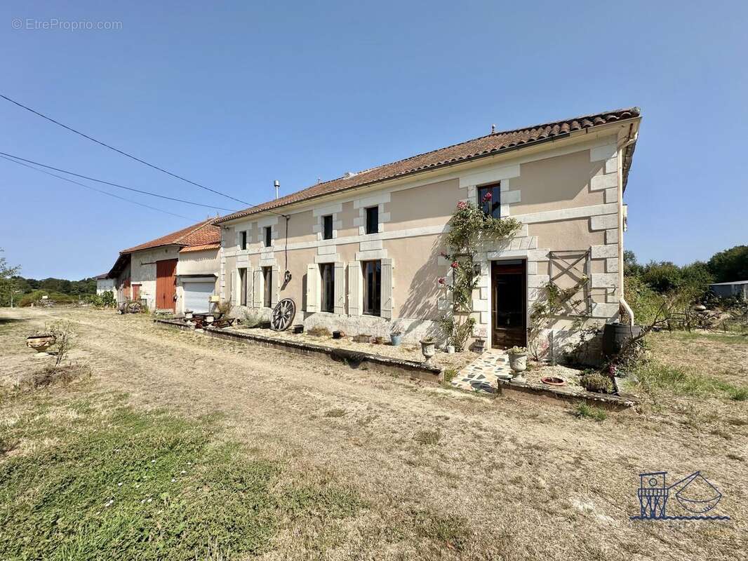 Maison à SAINT-BONNET-SUR-GIRONDE