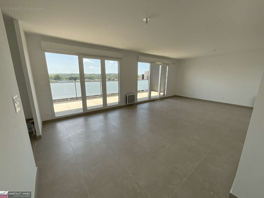 APT T4 offrant 92 m² avec terrasse 20 m² et parking au 7° et dernier étage avec ascenseur... - photo 9
