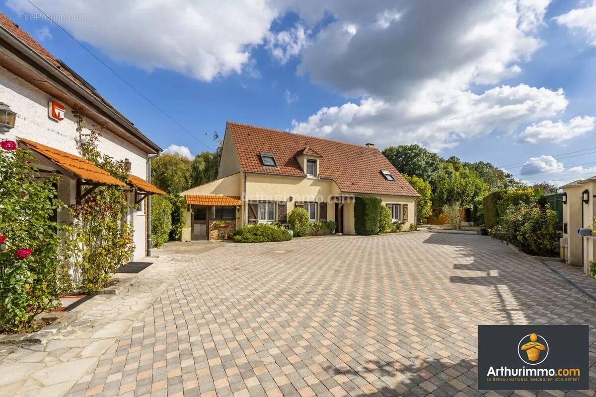 Maison à SAINT-FARGEAU-PONTHIERRY