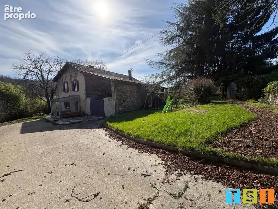 Maison avec dépendances et terrain. - photo 3