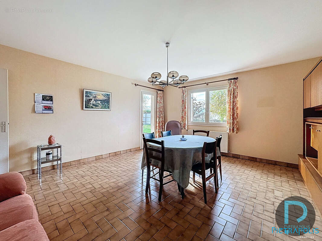 Maison à NEUVILLE-LES-DAMES