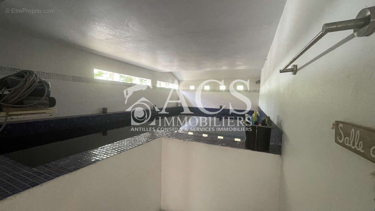 Grand appartement T4 avec piscine couverte - SCHOELCHER - photo 8