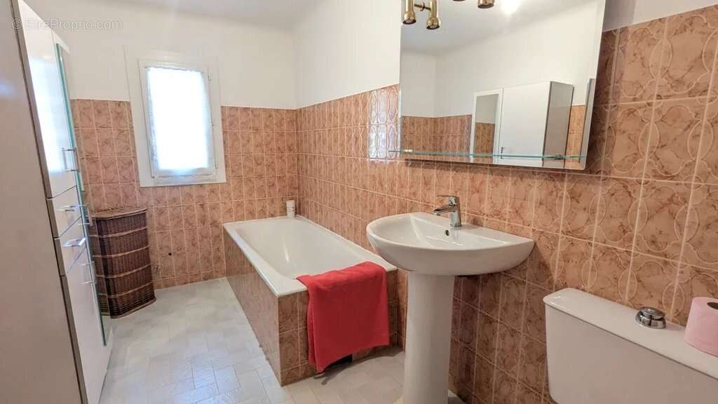 TB Villa traditionnelle avec garage et vue - photo 13