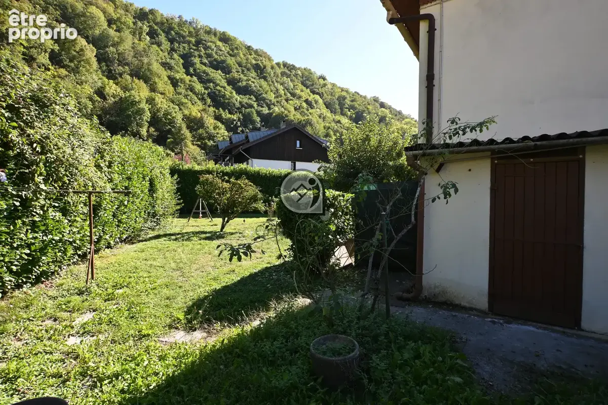 Gières - Appartement traversant T3 rénové avec terrasse et jardin - photo 8