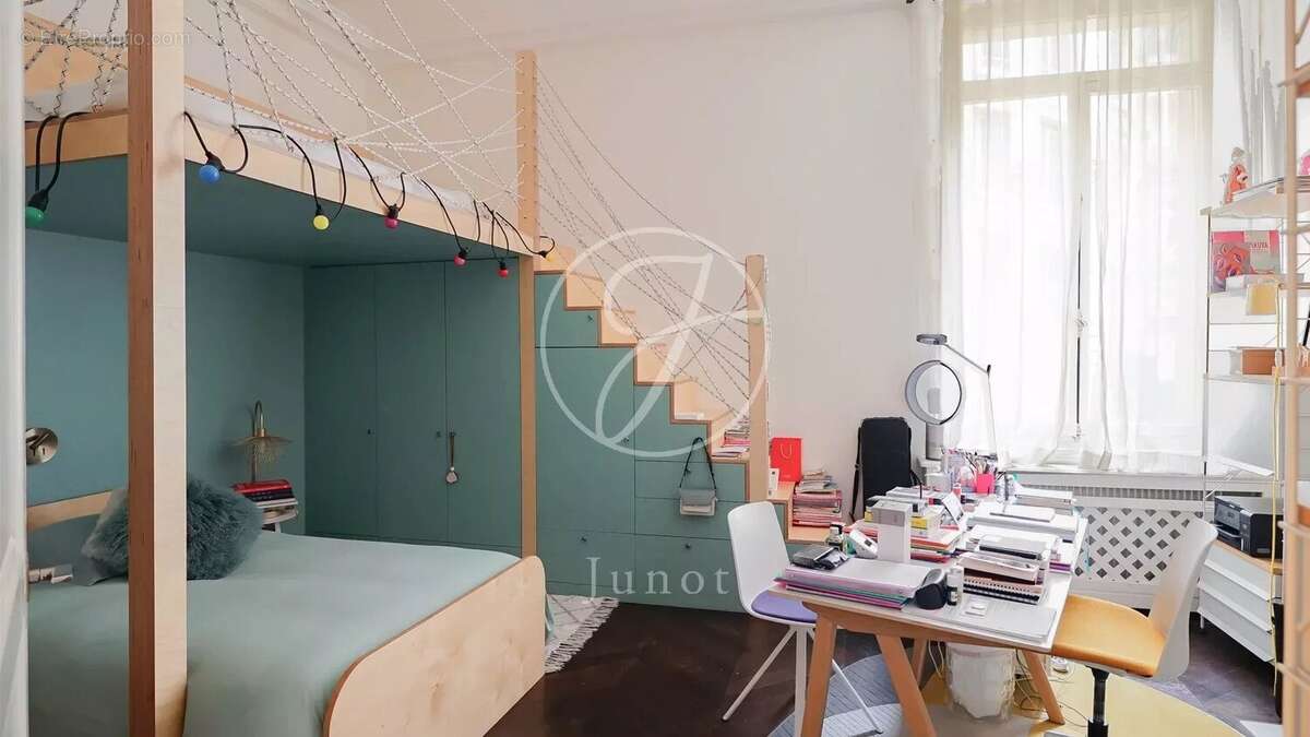 Appartement à PARIS-8E