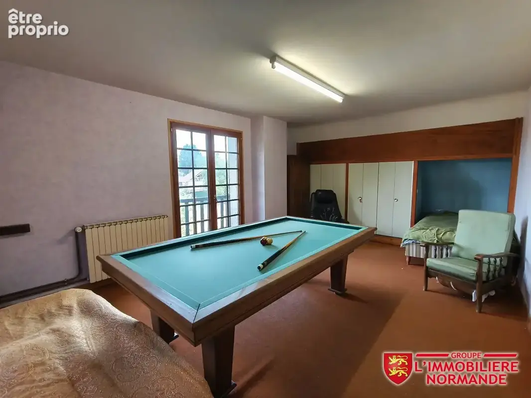 Maison traditionnelle à rénover - 5 chambres - 4390 m² de terrain - photo 10
