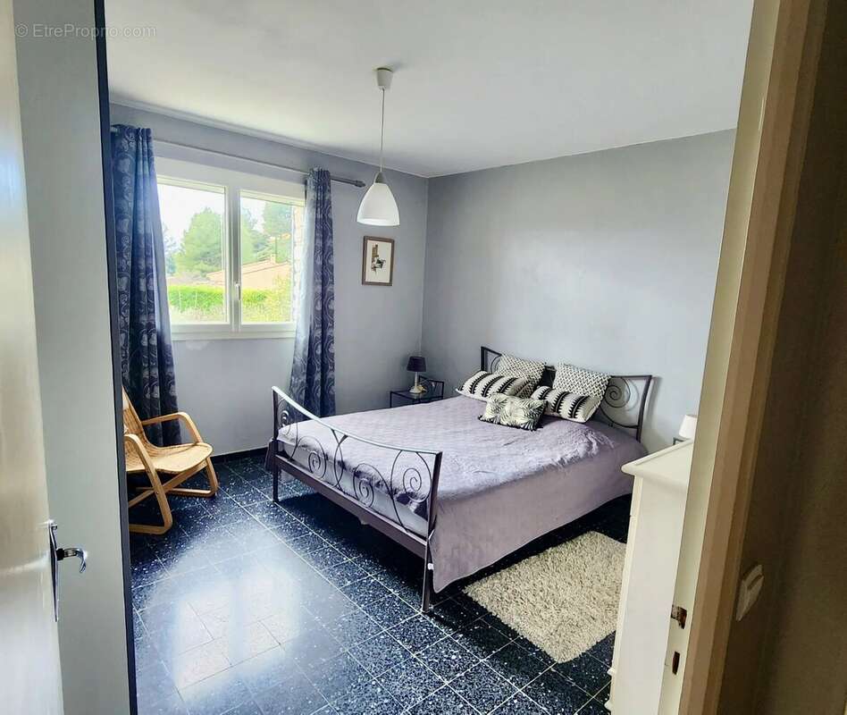 Maison à SAINT-SATURNIN-LES-APT