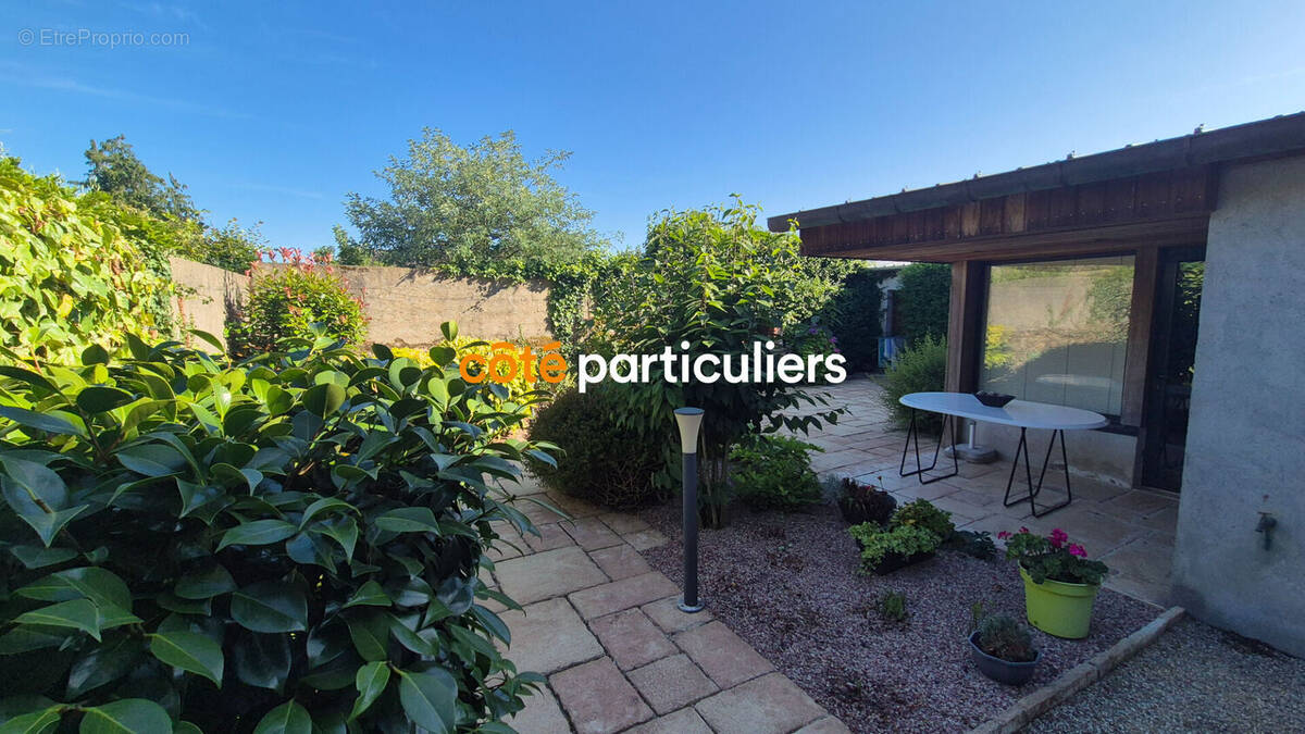 Maison à LOCOAL-MENDON