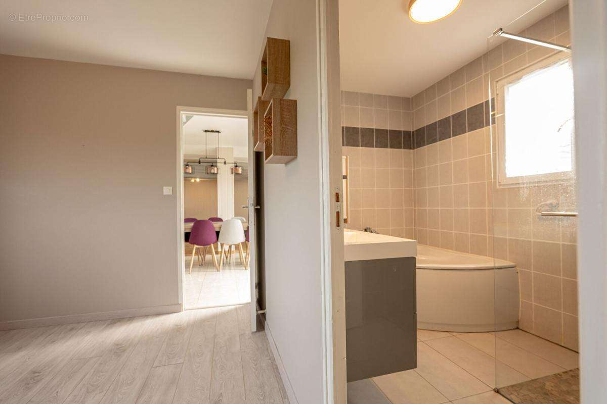 Maison à PRUNAY-CASSEREAU