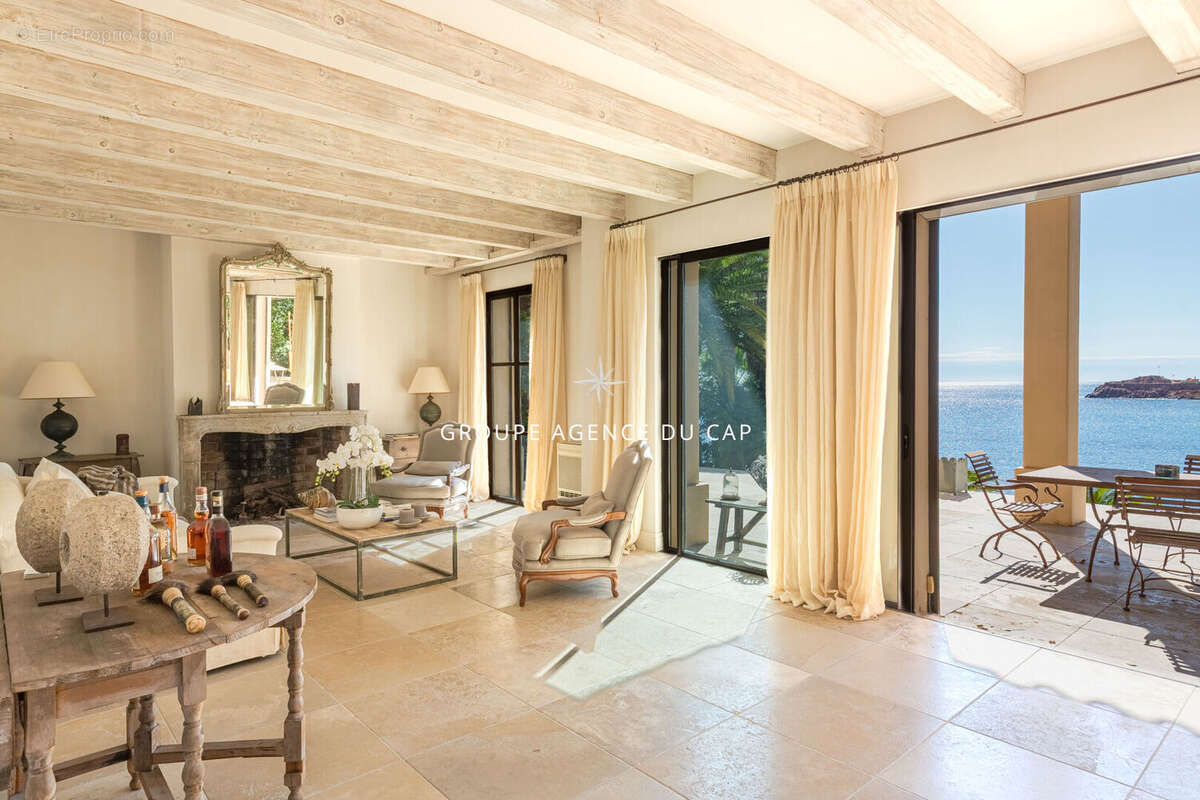 Superbe villa pieds dans l' eau avec acces prive a la plage - photo 7